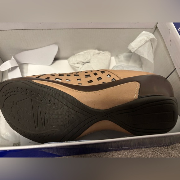 White Mountain Marvy Taupe Genuine Leather Peep Toe Wedge Shoes – Size 7.5M - Picture 5 of 7